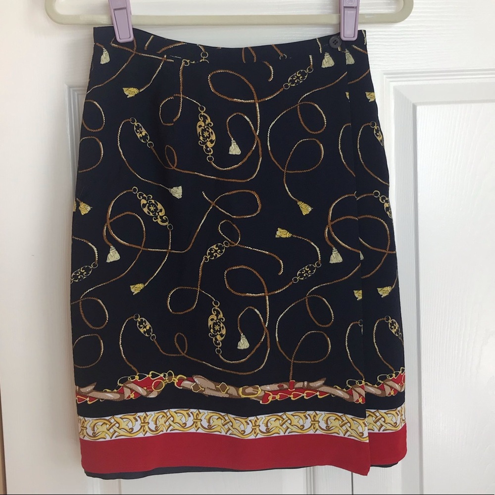 Casual Corner Chain Print Wrap Skirt Size 6 EUC